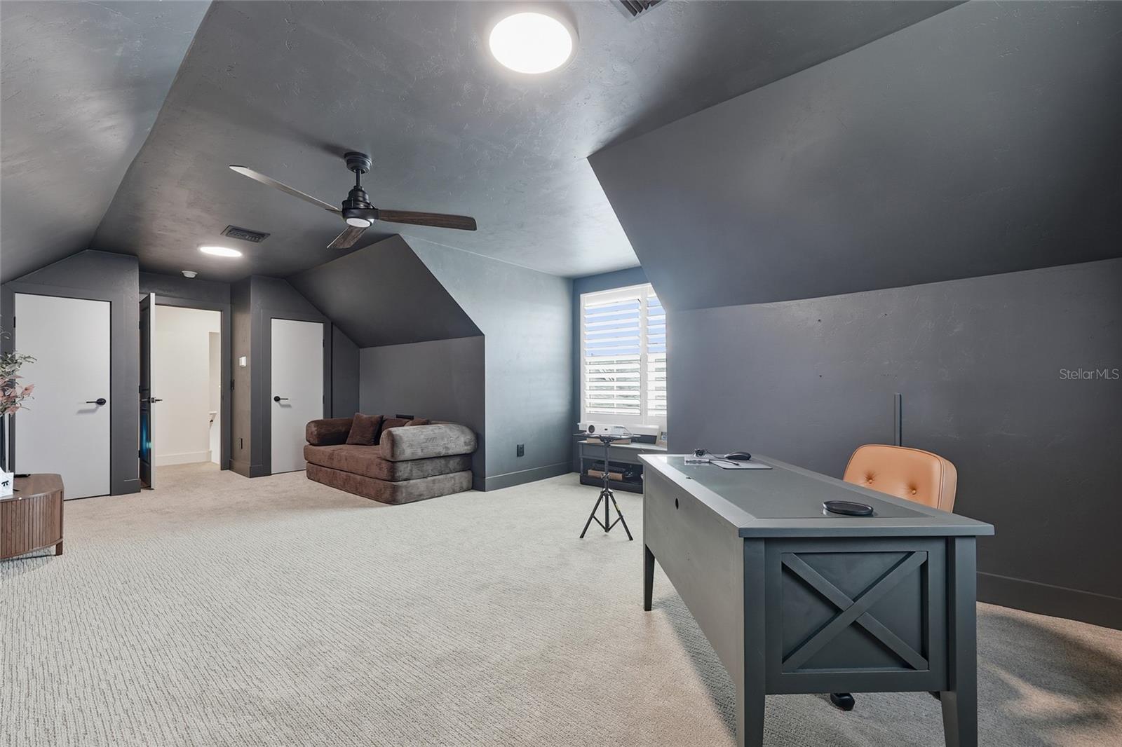 GLORIAS WAY - Residential