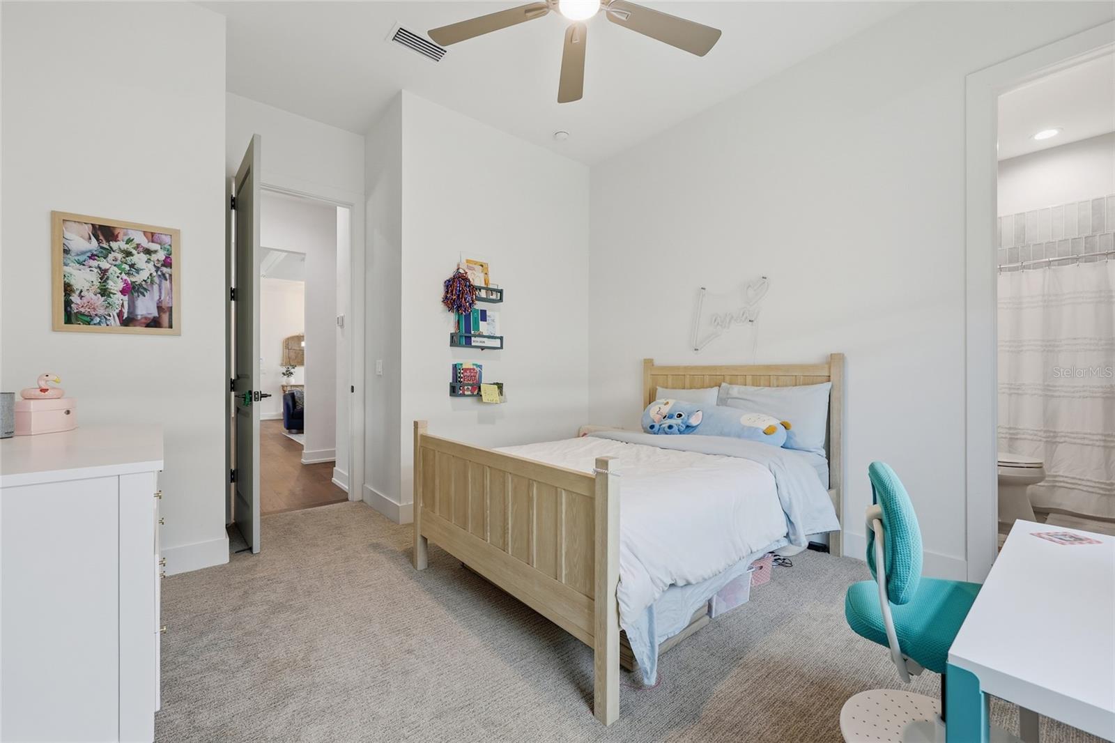 GLORIAS WAY - Residential