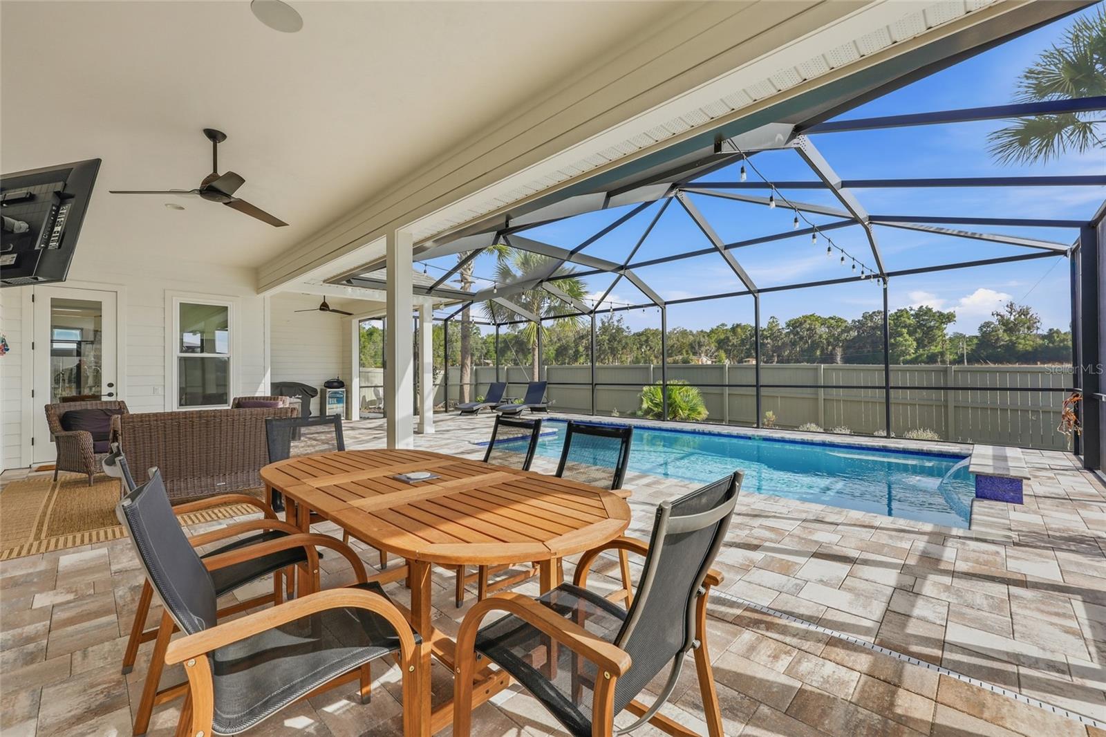 GLORIAS WAY - Residential