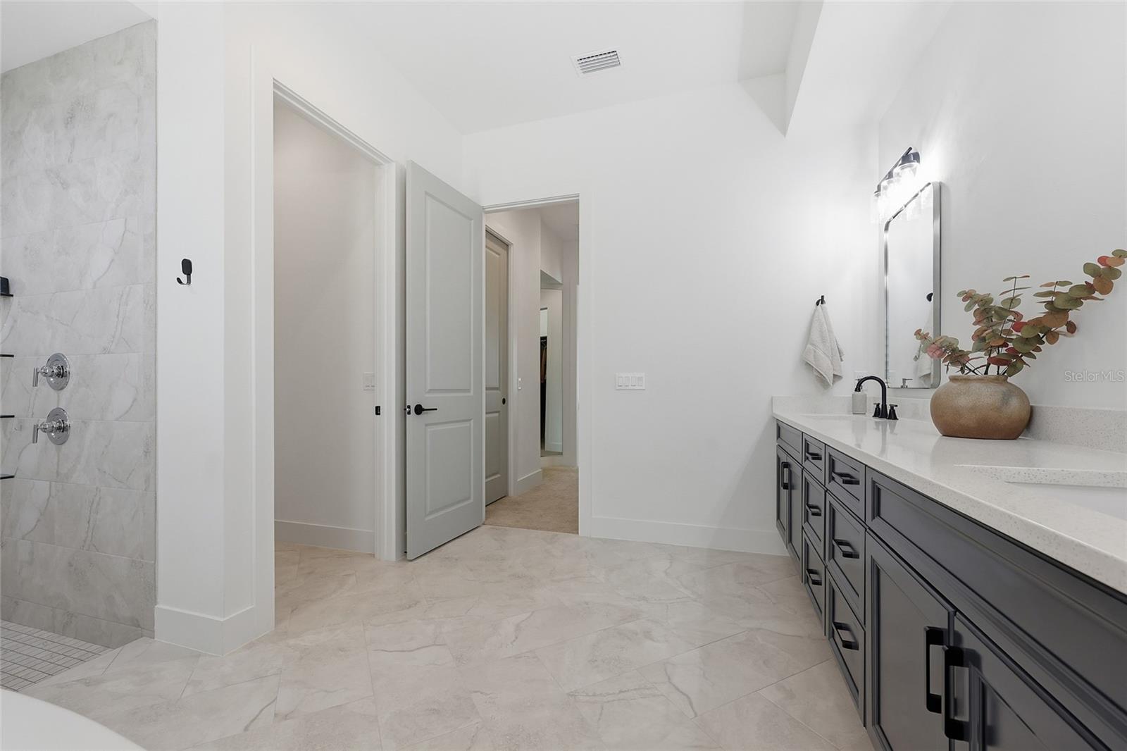 GLORIAS WAY - Residential