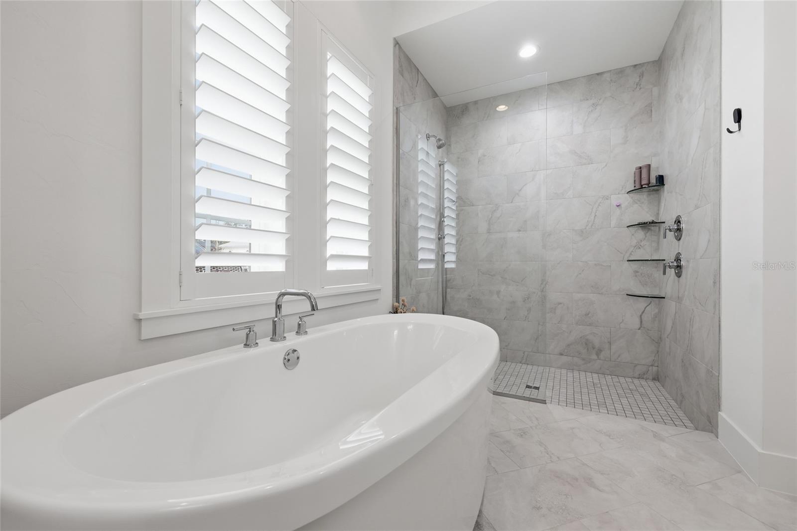 GLORIAS WAY - Residential