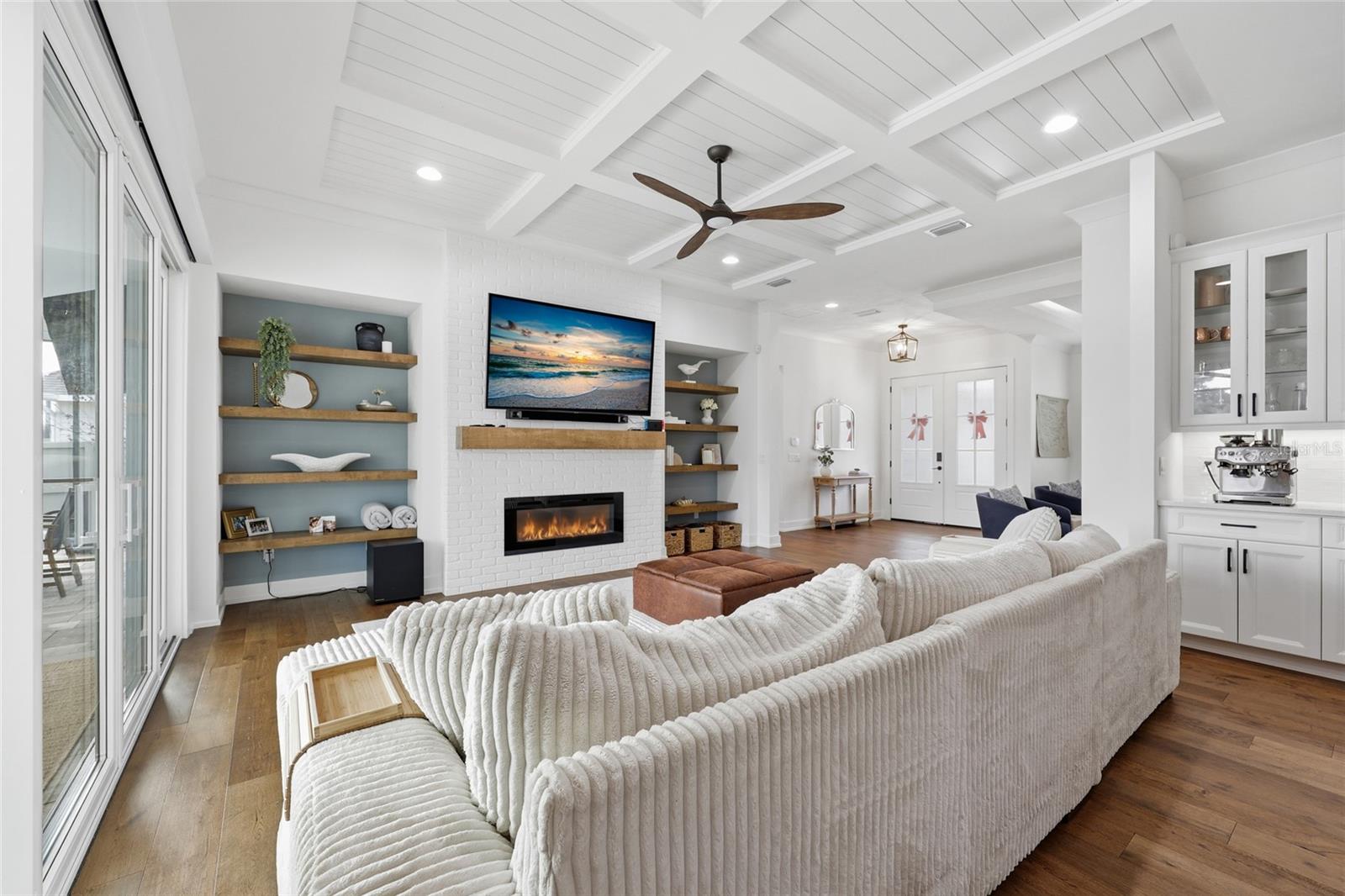 GLORIAS WAY - Residential