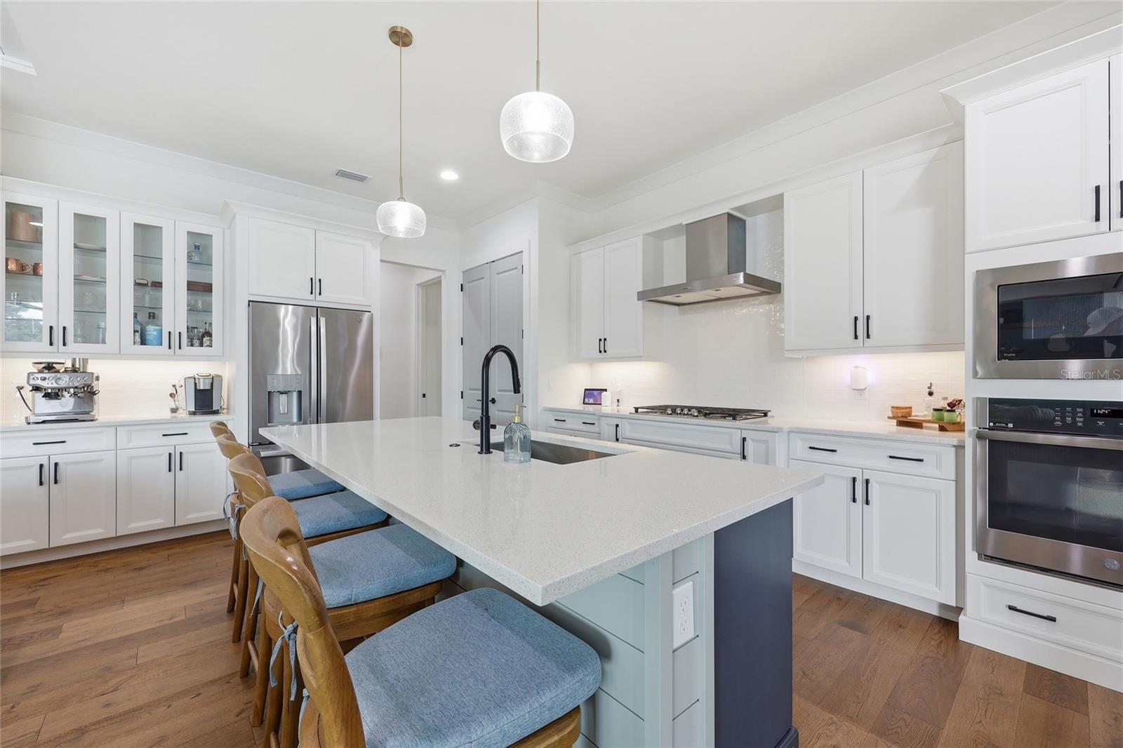 GLORIAS WAY - Residential