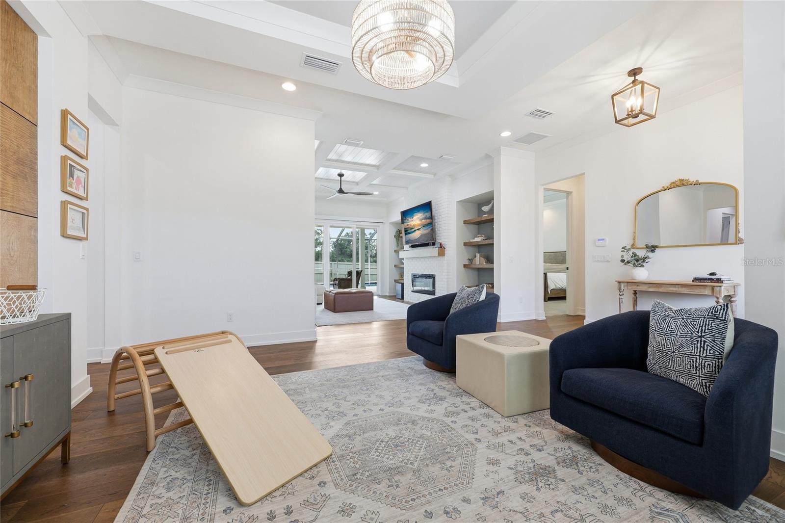 GLORIAS WAY - Residential