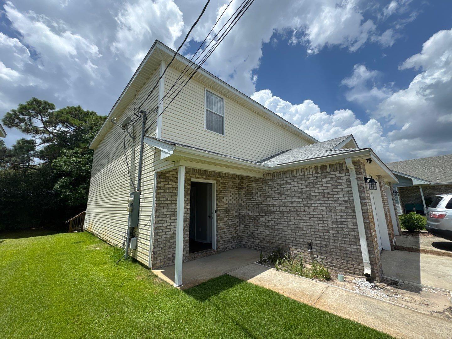 2127 TOM STREET 2127