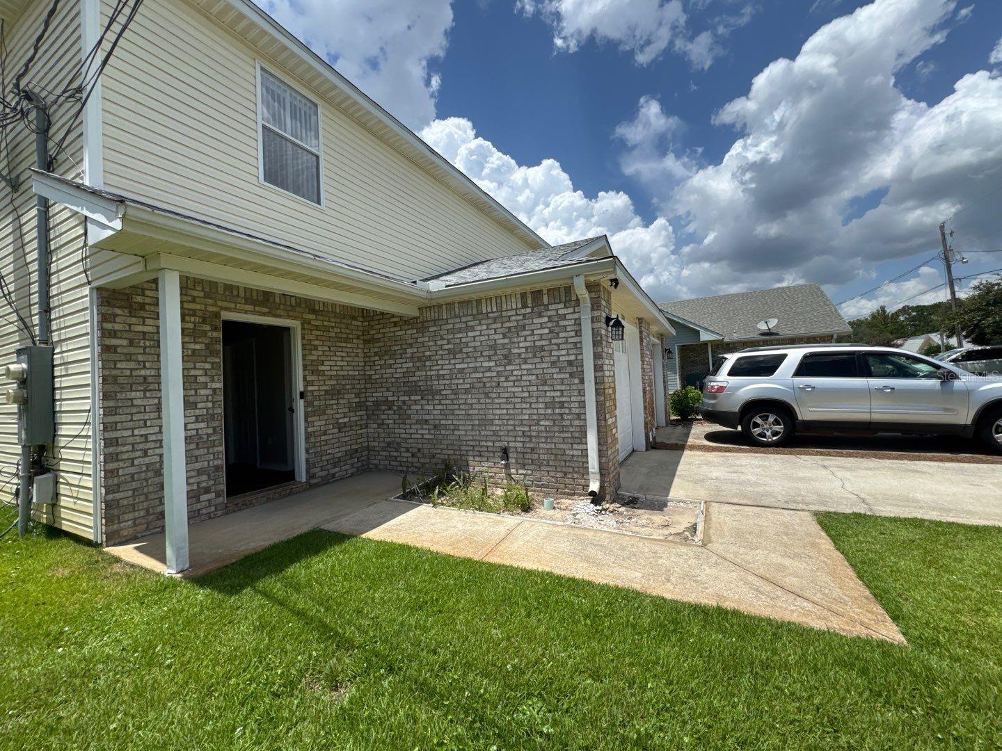 2127 TOM STREET 2127