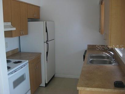 BELLEAIR MANOR - Residential Lease