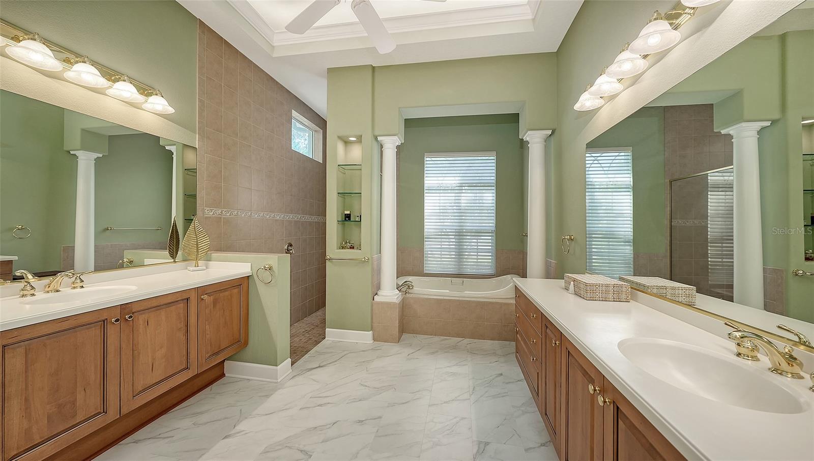 LAKEWOOD RANCH COUNTRY CLUB - Residential