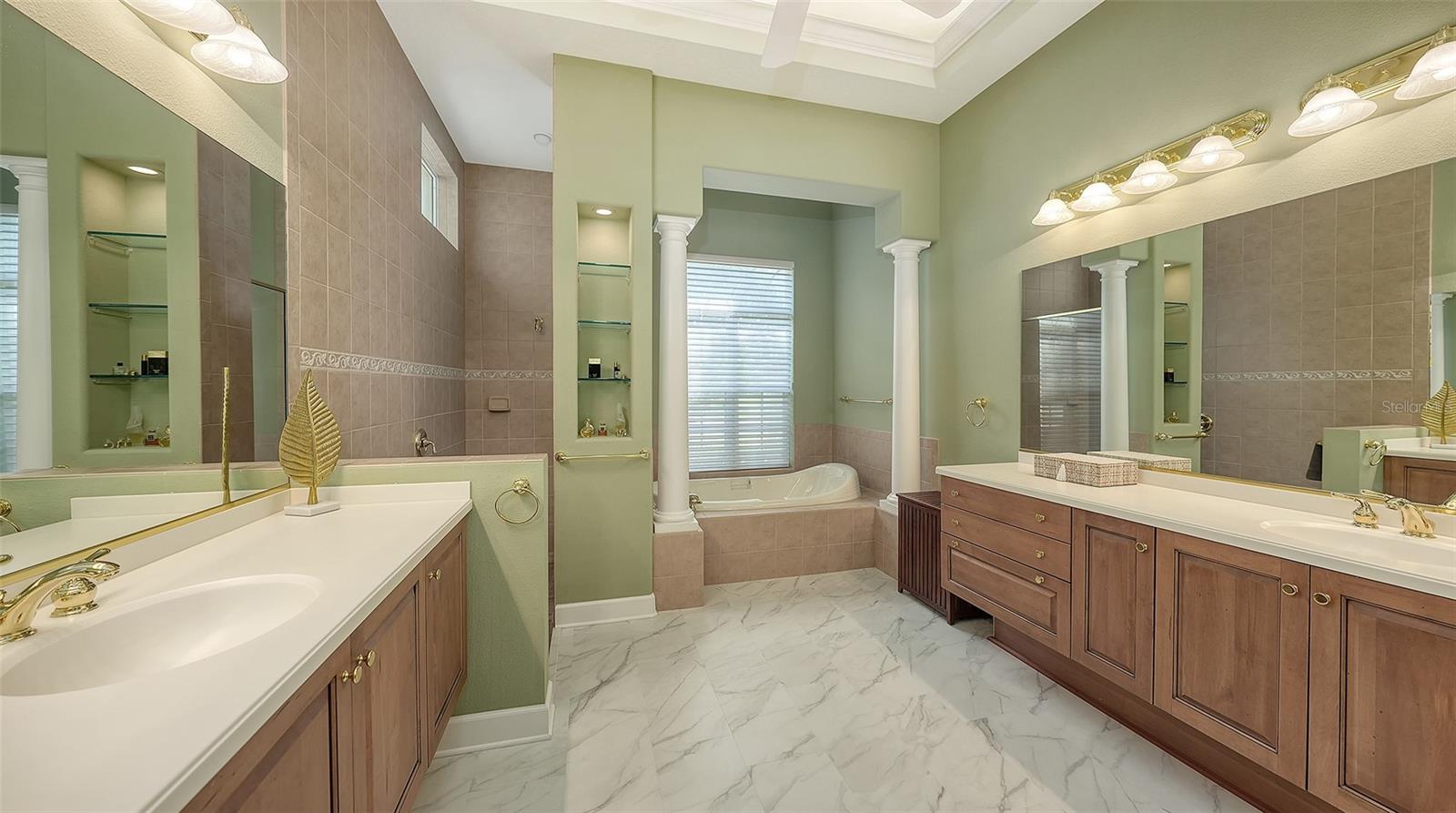 LAKEWOOD RANCH COUNTRY CLUB - Residential