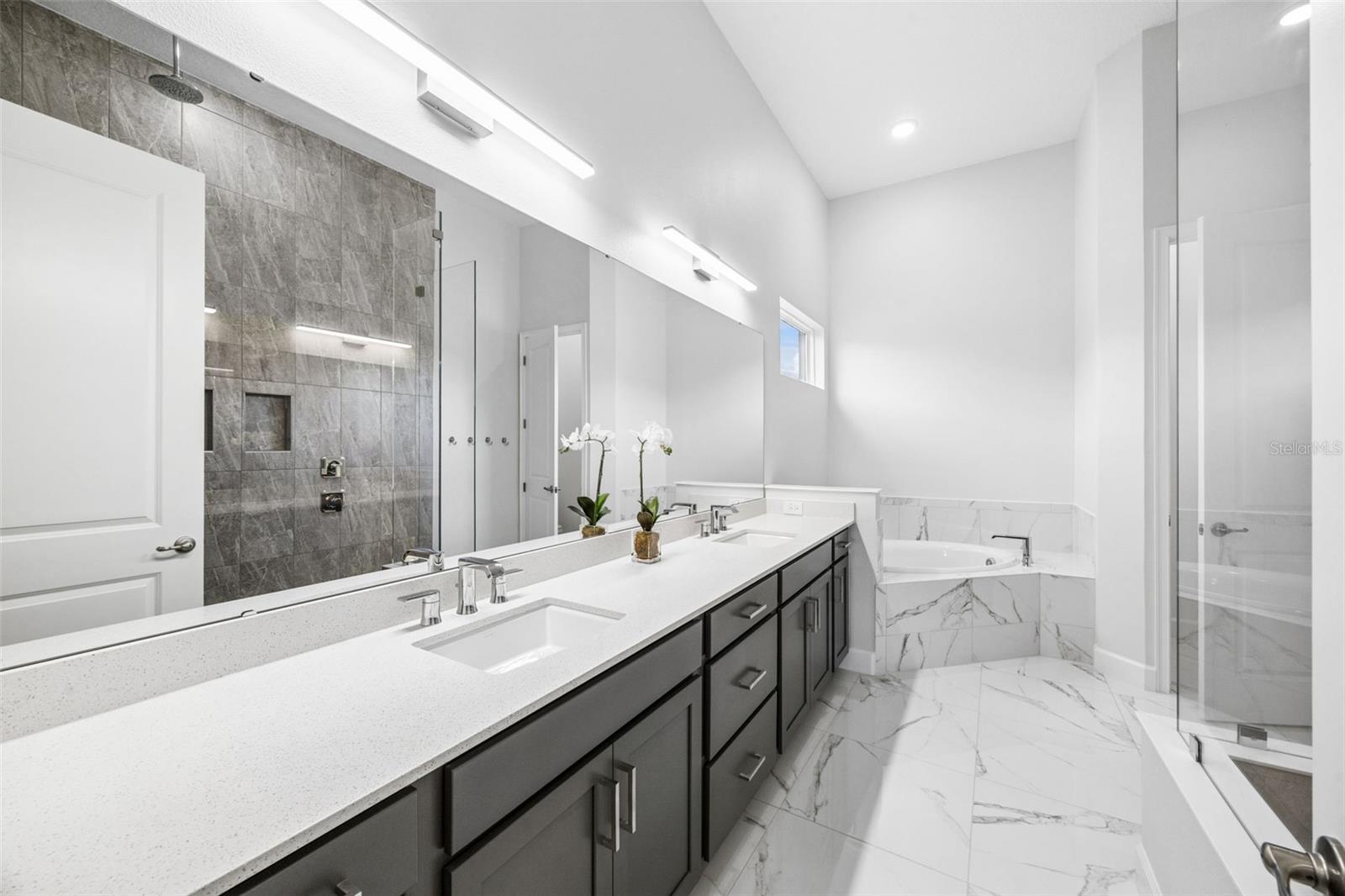 AVALON RDG - Residential
