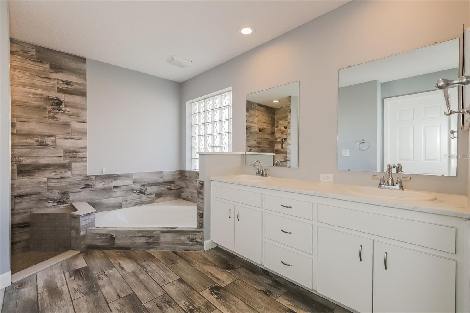 ISLAND WALK EAST ADD - Residential