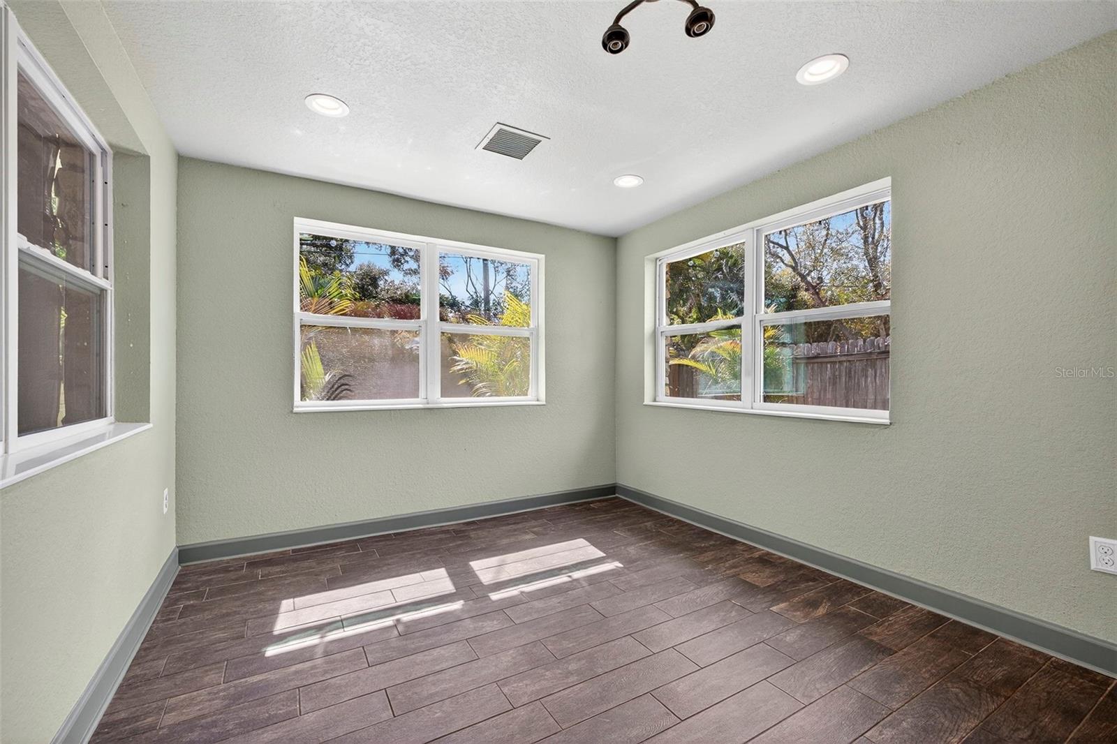 MONTICELLO PARK - Residential