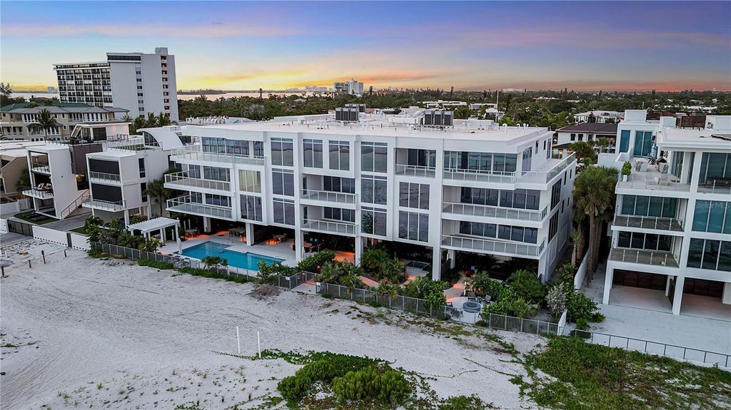 Photo of 70 Avenida Veneccia #304, Sarasota, FL 34242 (MLS # A4700103)