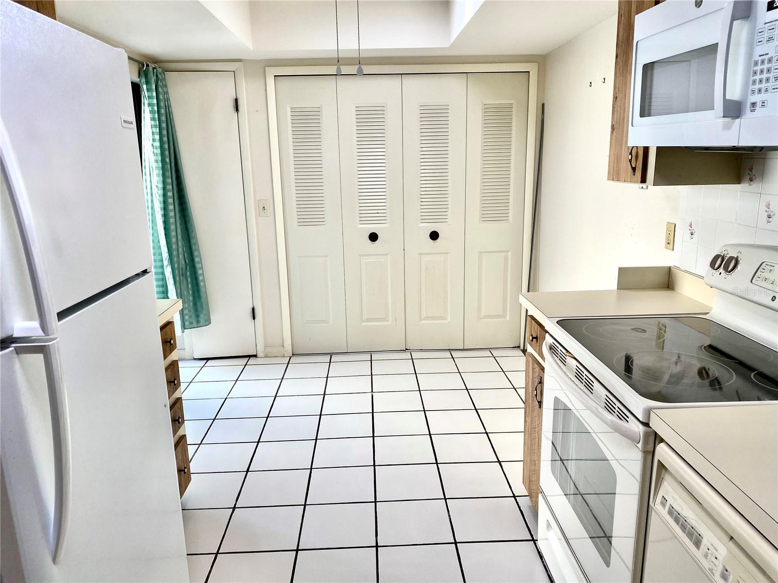 LAKE OF THE WOODS SEC 10 TWNHS - Residential