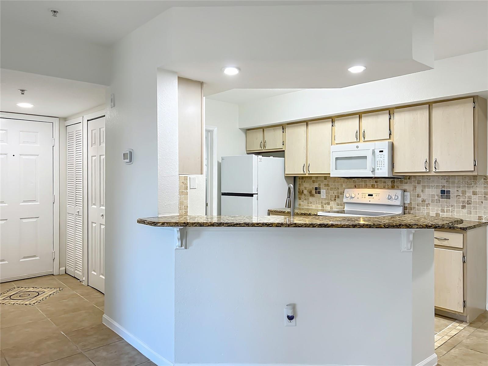 CREST/WATERFORD LAKES - Residential