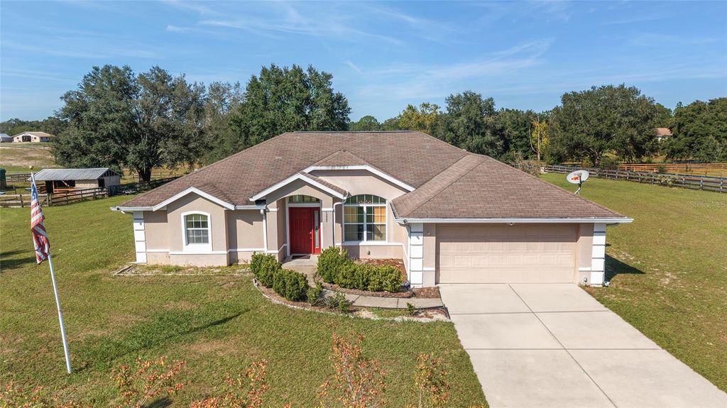 Photo of 12665 SW 107th Street Road, Dunnellon, FL 34432 (MLS # OM712195)