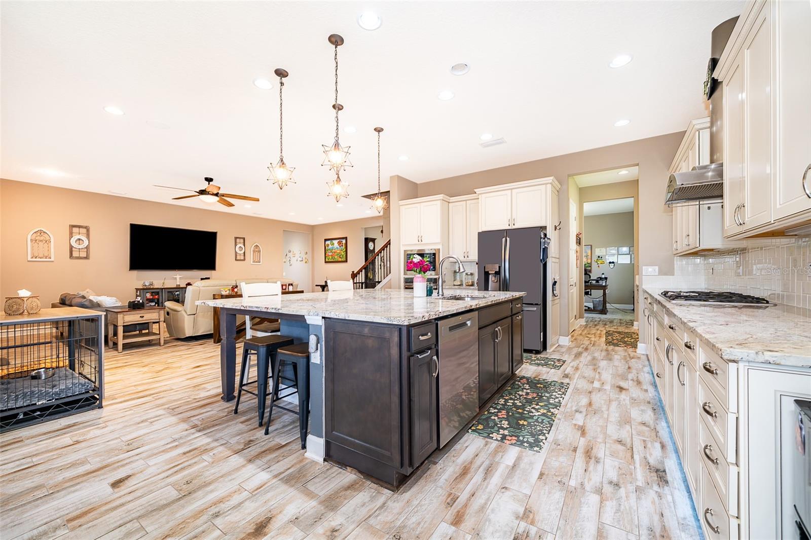BELLA LAGO - Residential