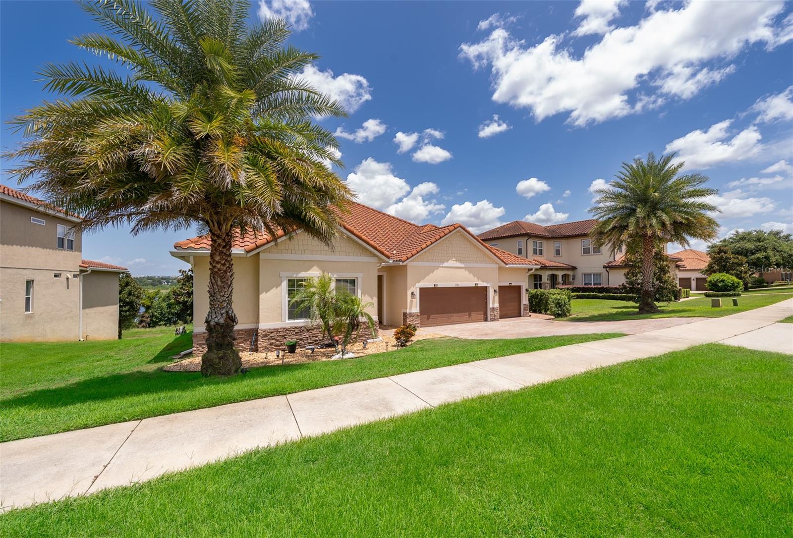 BELLA LAGO - Residential