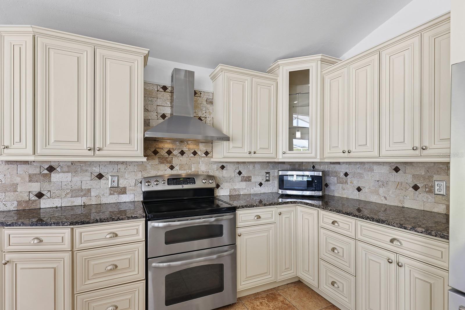 RIVER HILLS COUNTRY CLUB PH - Residential Lease