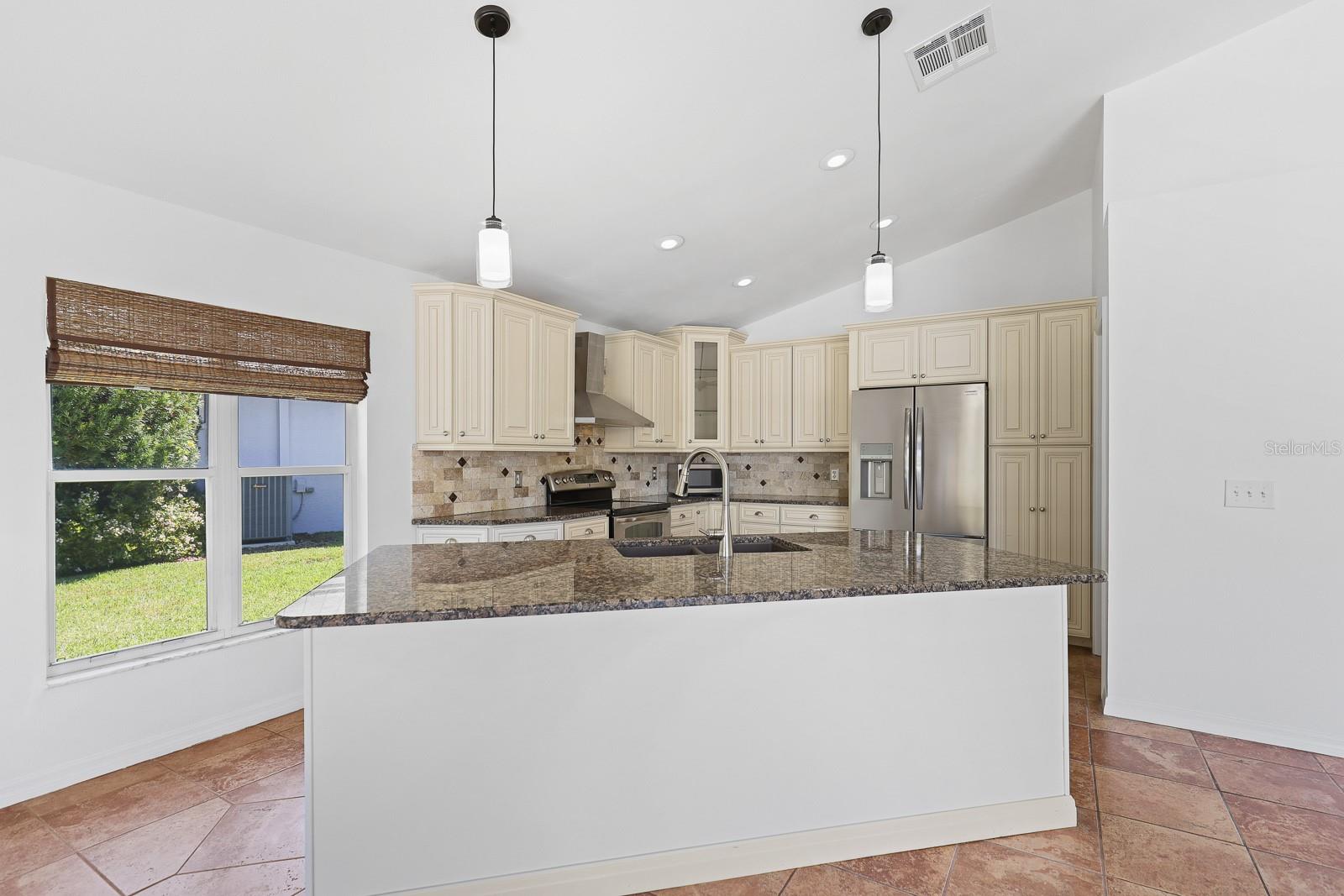 RIVER HILLS COUNTRY CLUB PH - Residential Lease