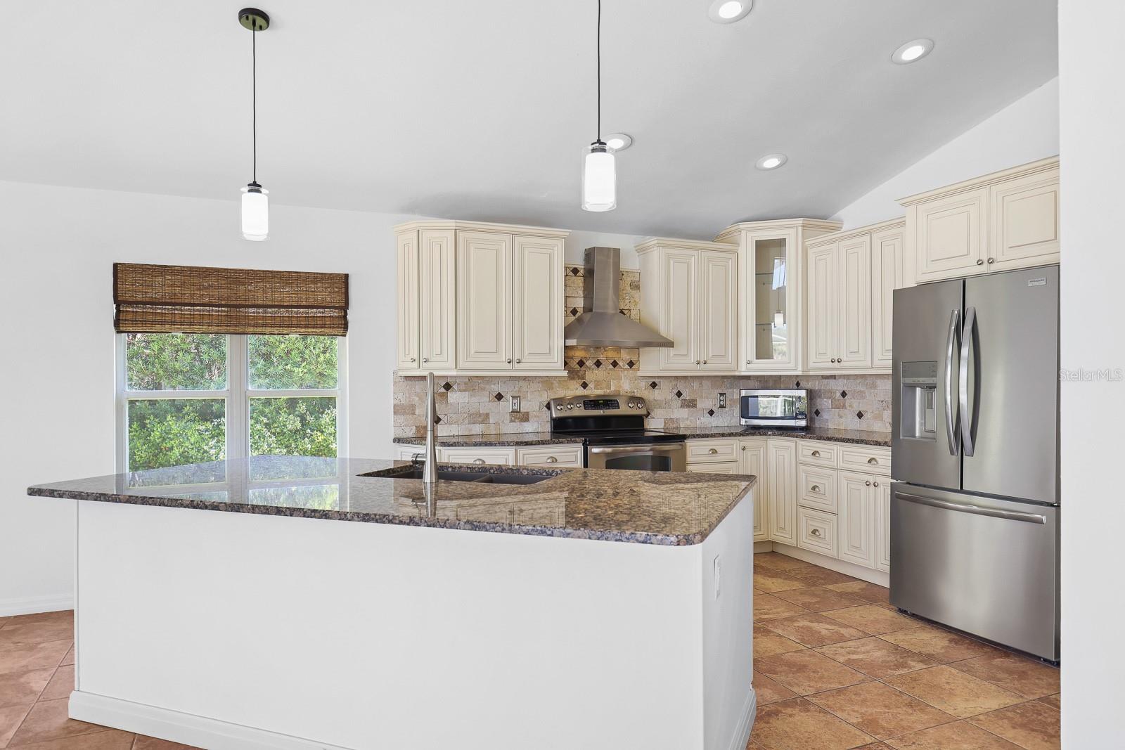 RIVER HILLS COUNTRY CLUB PH - Residential Lease