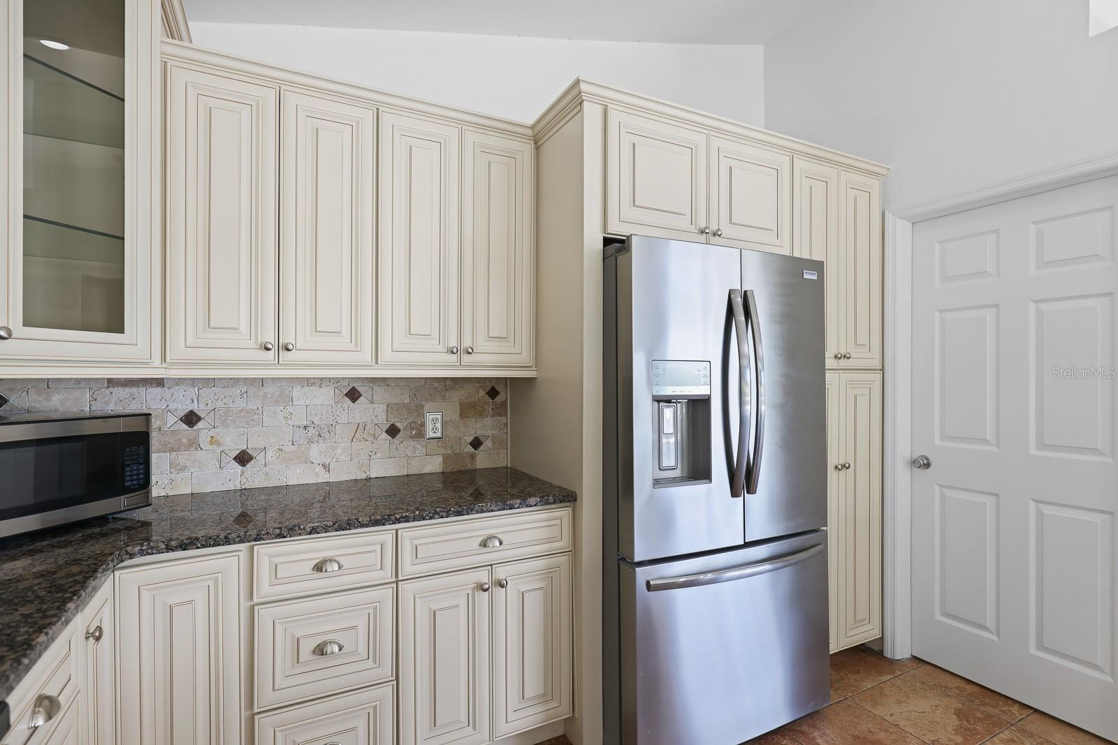 RIVER HILLS COUNTRY CLUB PH - Residential Lease