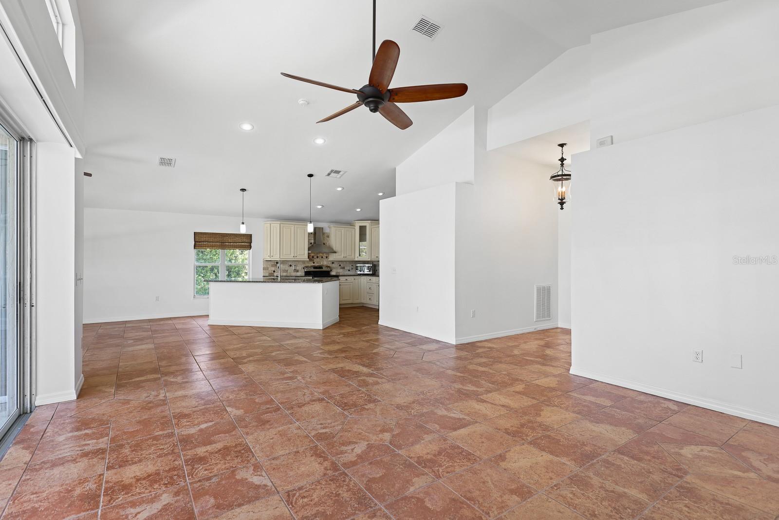 RIVER HILLS COUNTRY CLUB PH - Residential Lease