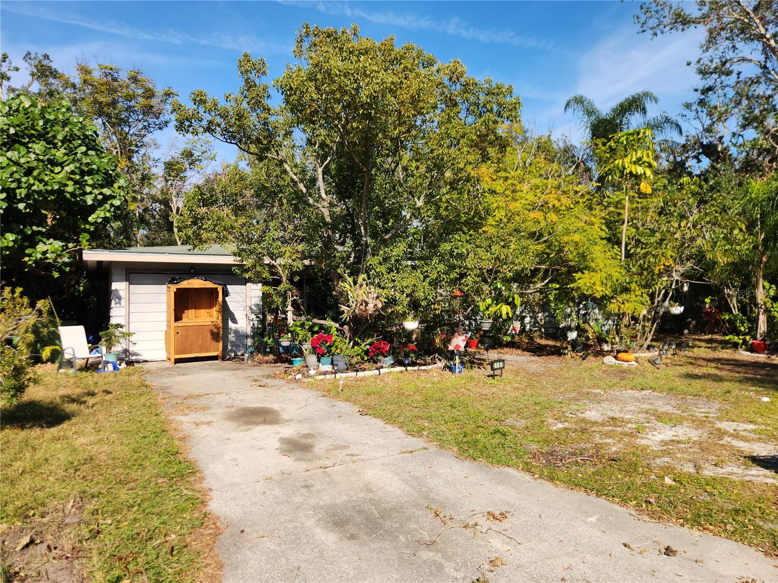 *This is the One!*This home sustained flood damage and will require renovation, however it has great bones and lots of potential*Located within walking or biking distance to the World Famous Pinecraft, this property offers a unique chance to immerse yourself in a vibrant and culturally rich community*For outdoor enthusiasts, the new Legacy Trail is easily accessible, providing endless opportunities for walking, jogging, or cycling amidst stunning natural surroundings*In addition to its prime location, this home offers quick and convenient access to top-rated schools, a variety of restaurants, diverse shopping options, reputable medical centers, I-75, breathtaking beaches, and an abundance of entertainment choices*Embrace a lifestyle filled with convenience, leisure, and excitement*Don't miss out on this incredible opportunity*Schedule a showing today and seize the chance to own this exceptional property*
--