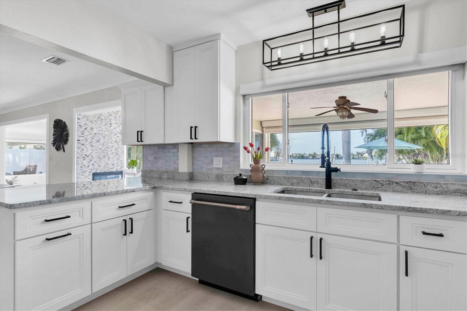 SUNRAY BEACH HOMES - Residential