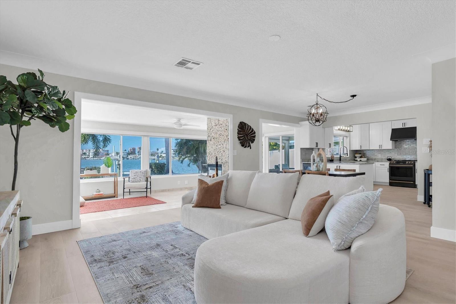 SUNRAY BEACH HOMES - Residential