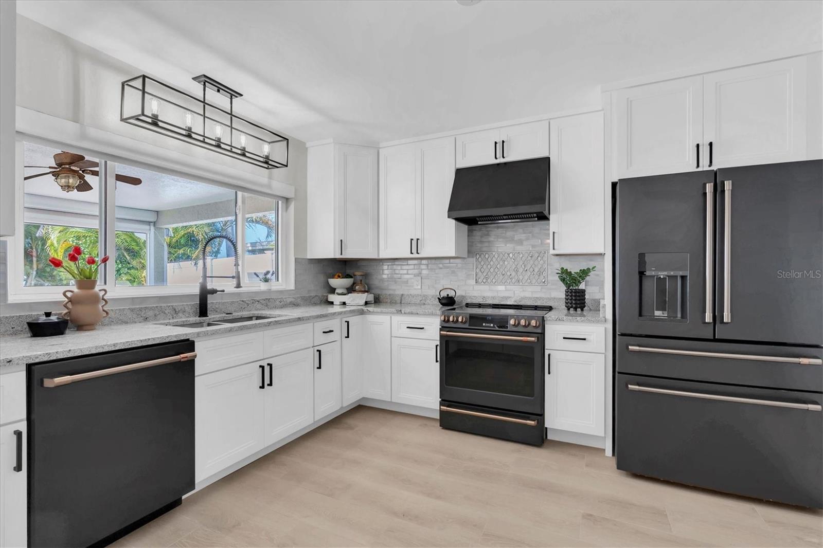 SUNRAY BEACH HOMES - Residential