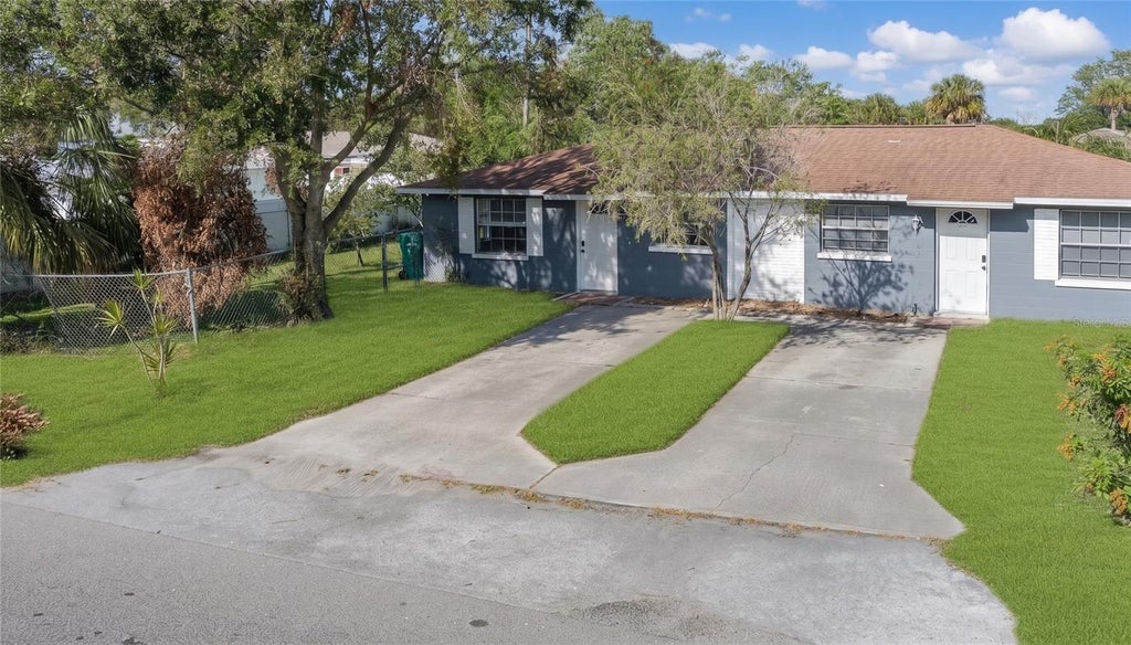 Photo of 1324 59th Avenue E, Bradenton, FL 34203 (MLS # A4705132)