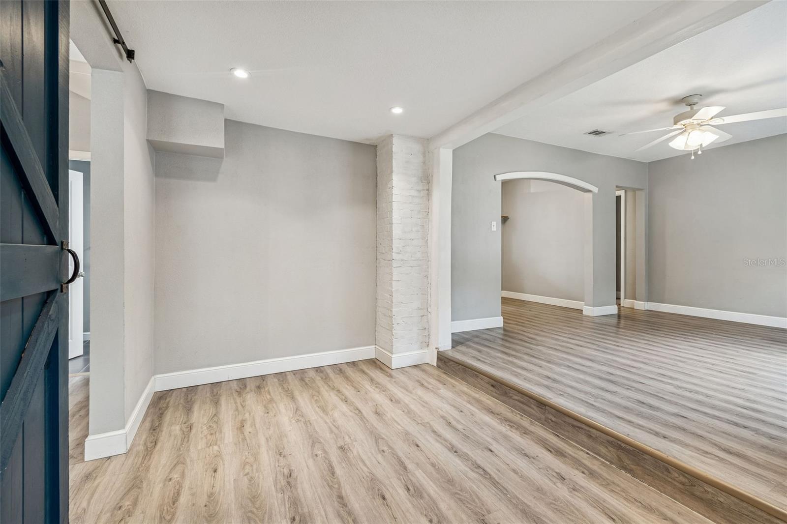 1206 E CRENSHAW STREET