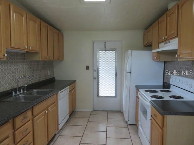 BAYSHORE GARDENS SEC 9-B - Residential Lease