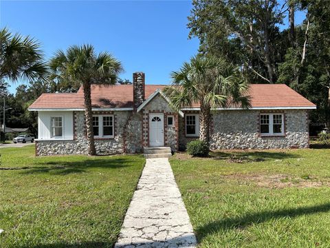 Photo of 1008 NW 13th Street, Gainesville, FL 32601 (MLS # GC539103)