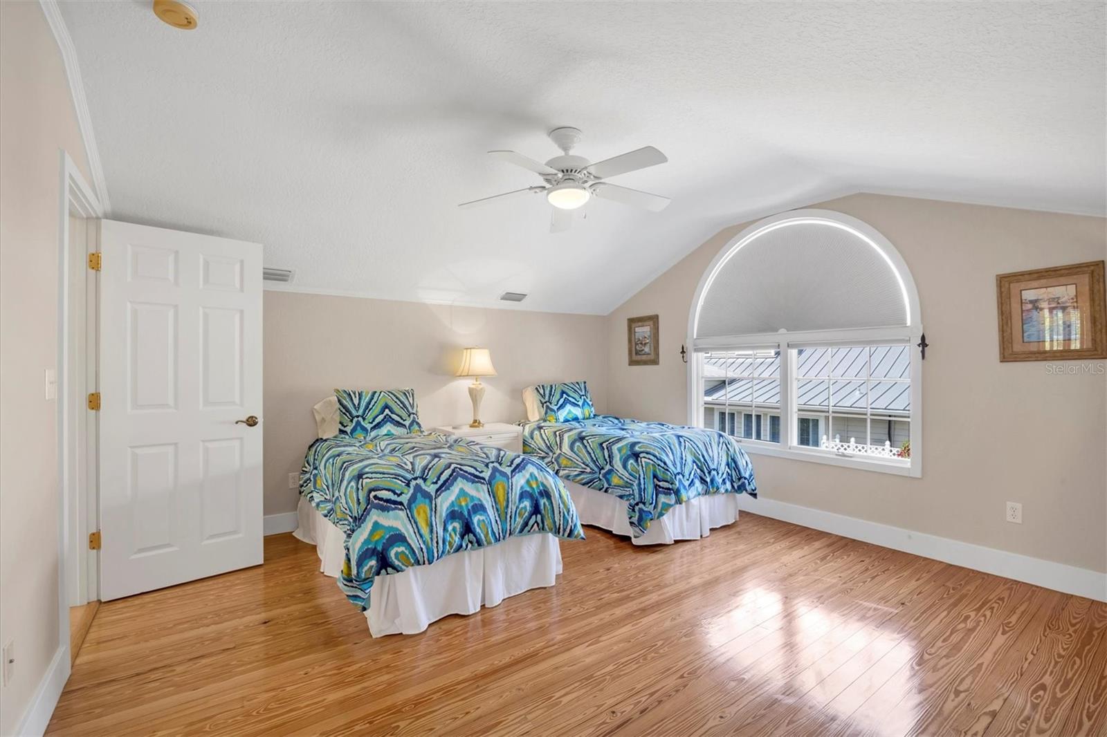 BAY ISLAND - Residential