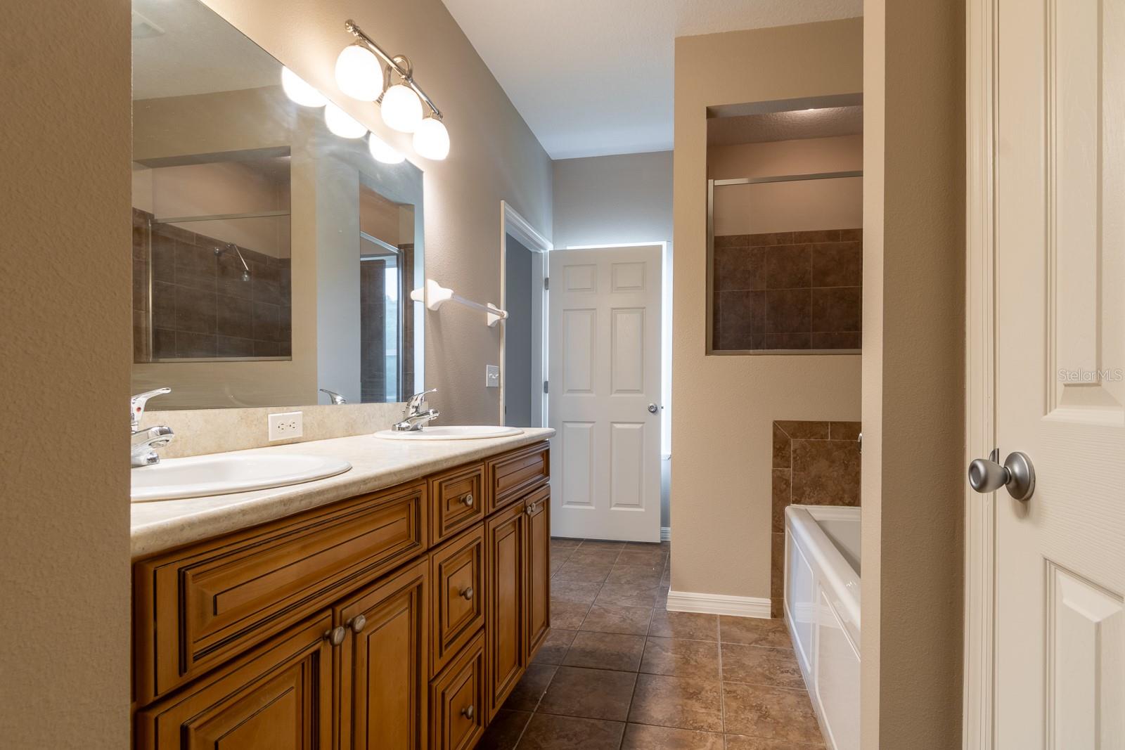 SOUTH POINTE PH 1 UNIT 5-B - Residential