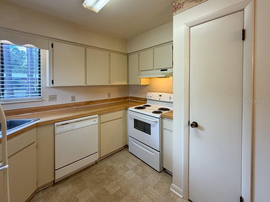 TURKEY CREEK FOREST UNIT 1 REP - Residential Lease