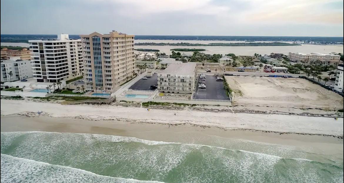 Daytona Beach Shores: Breathtaking spectacular views of the ocean. This meticulously maintained condo comes fully furnished and features convenient Murphy beds for extra space.
Included with your condo: power, water, sewer, internet, and cable—all taken care of! The property offers ample parking, a spacious deck overlooking the ocean, and a generously sized pool.
Whether you’re looking for the perfect vacation getaway or a smart investment, this is the one you’ve been waiting for. Don’t miss out!
