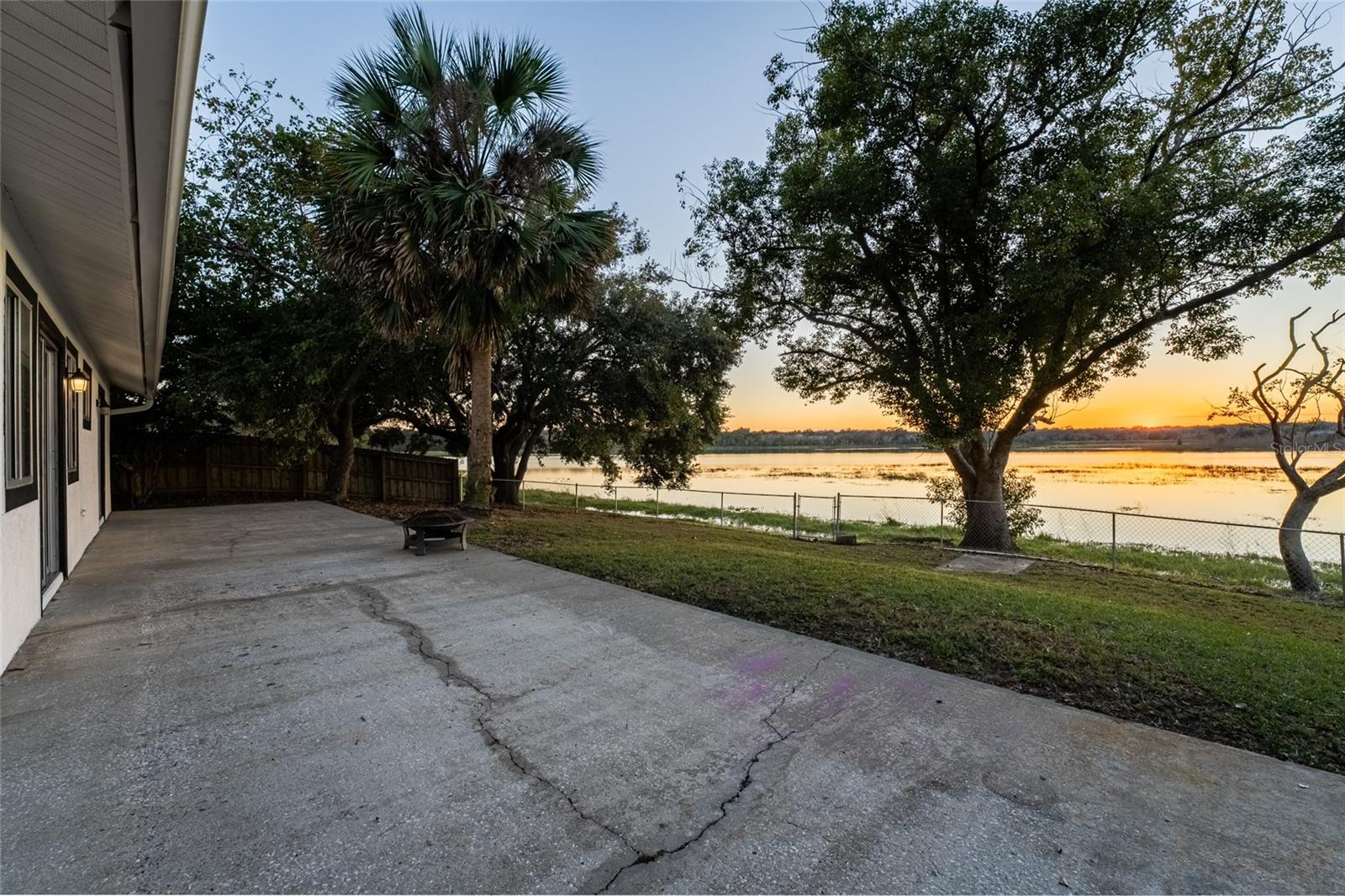 FRST OAKS PH 02 - Residential Lease