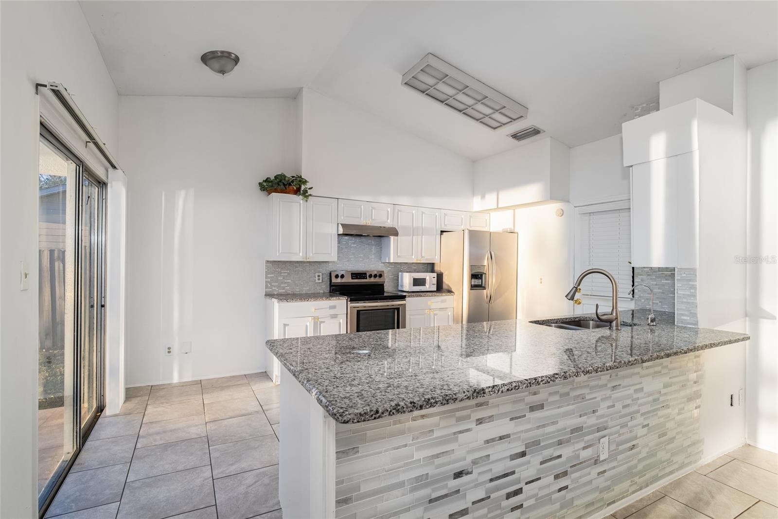 FRST OAKS PH 02 - Residential Lease