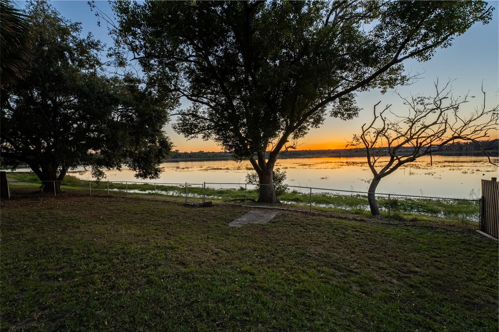 FRST OAKS PH 02 - Residential Lease