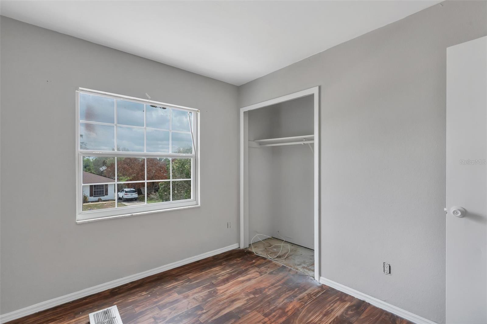 GLENN OAKS - Residential