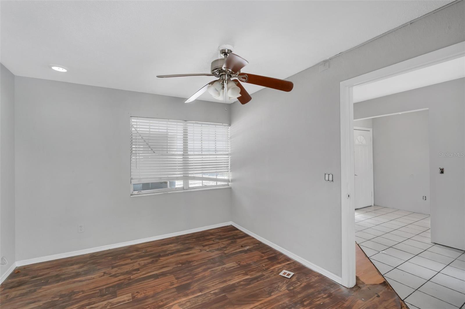 GLENN OAKS - Residential