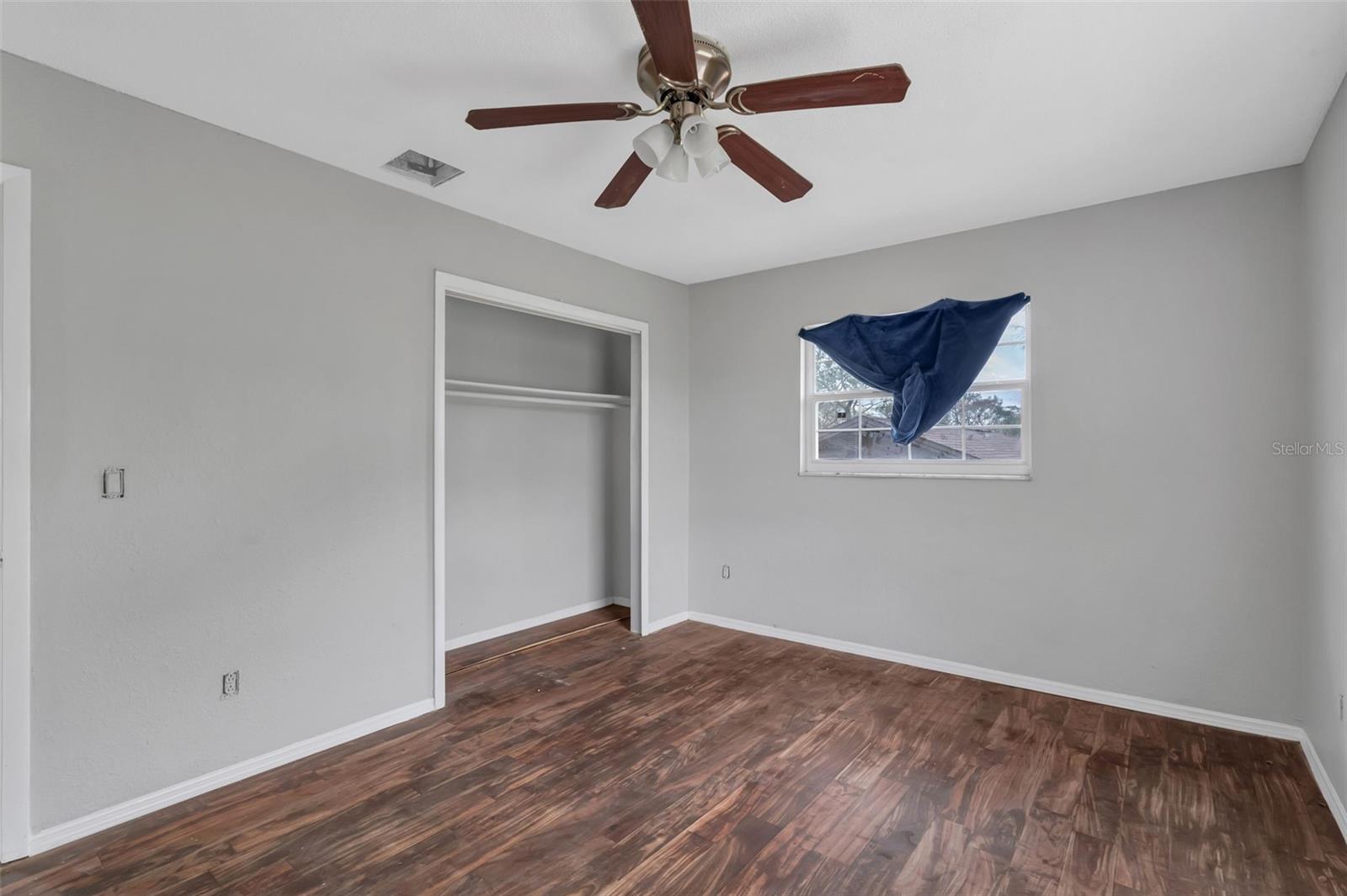 GLENN OAKS - Residential