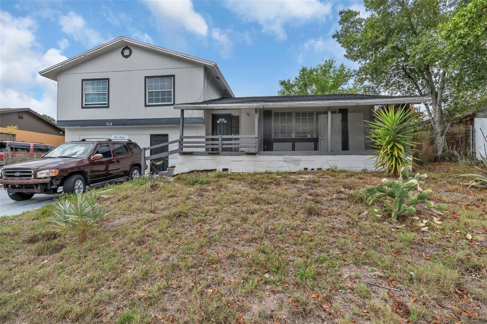 GLENN OAKS - Residential