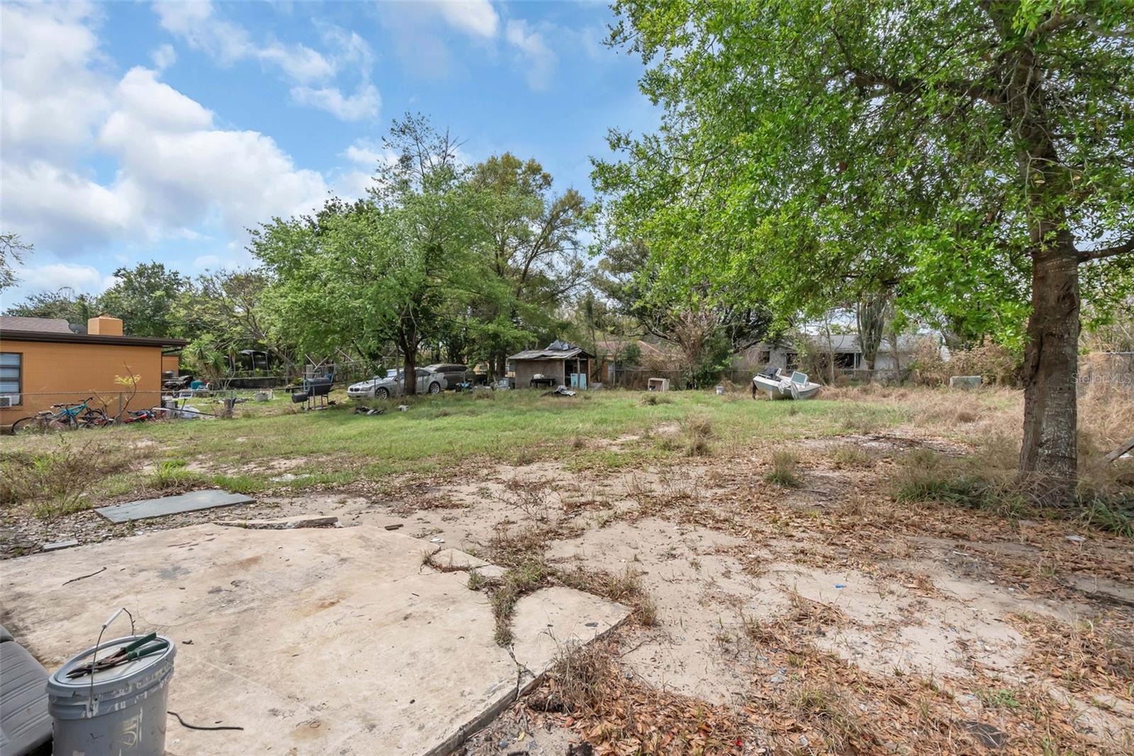 GLENN OAKS - Residential