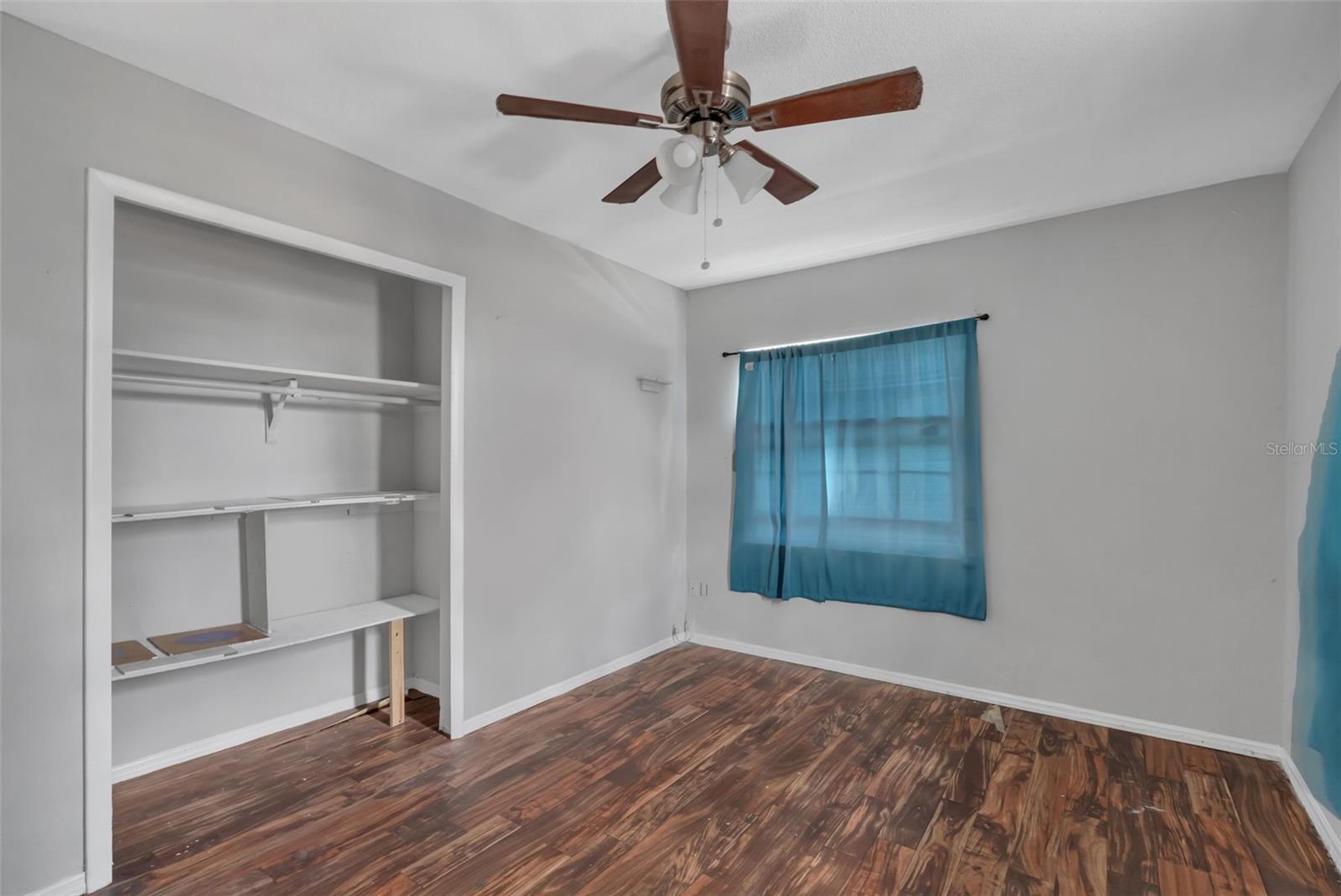 GLENN OAKS - Residential