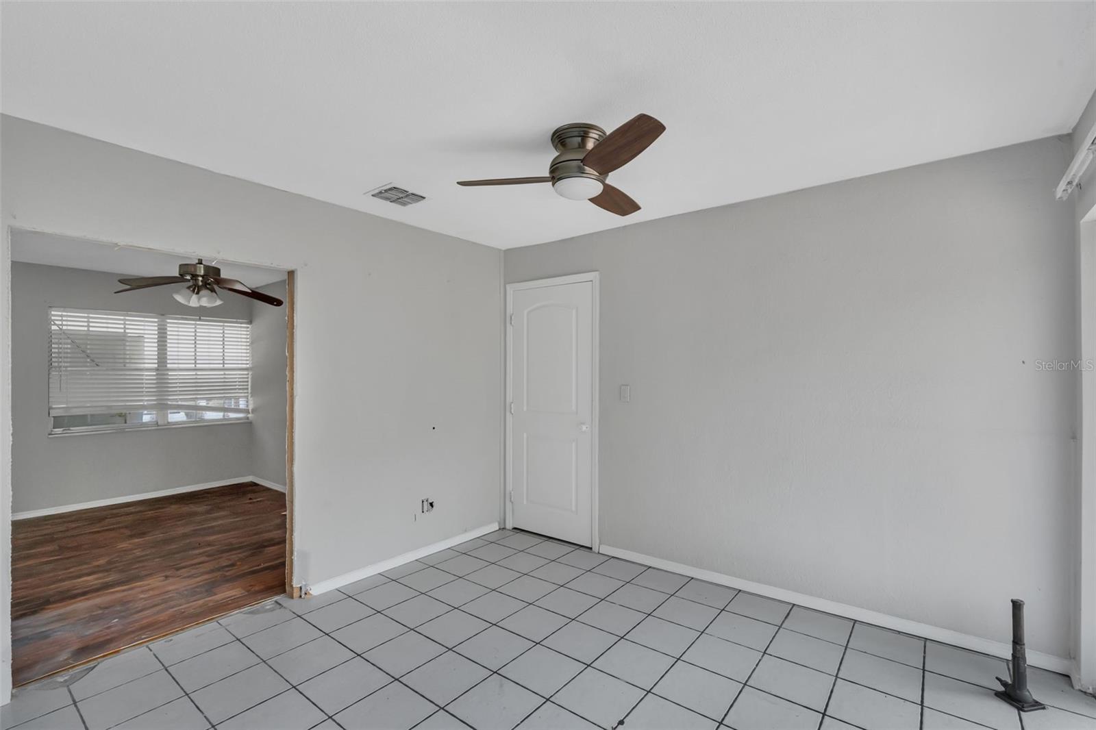 GLENN OAKS - Residential