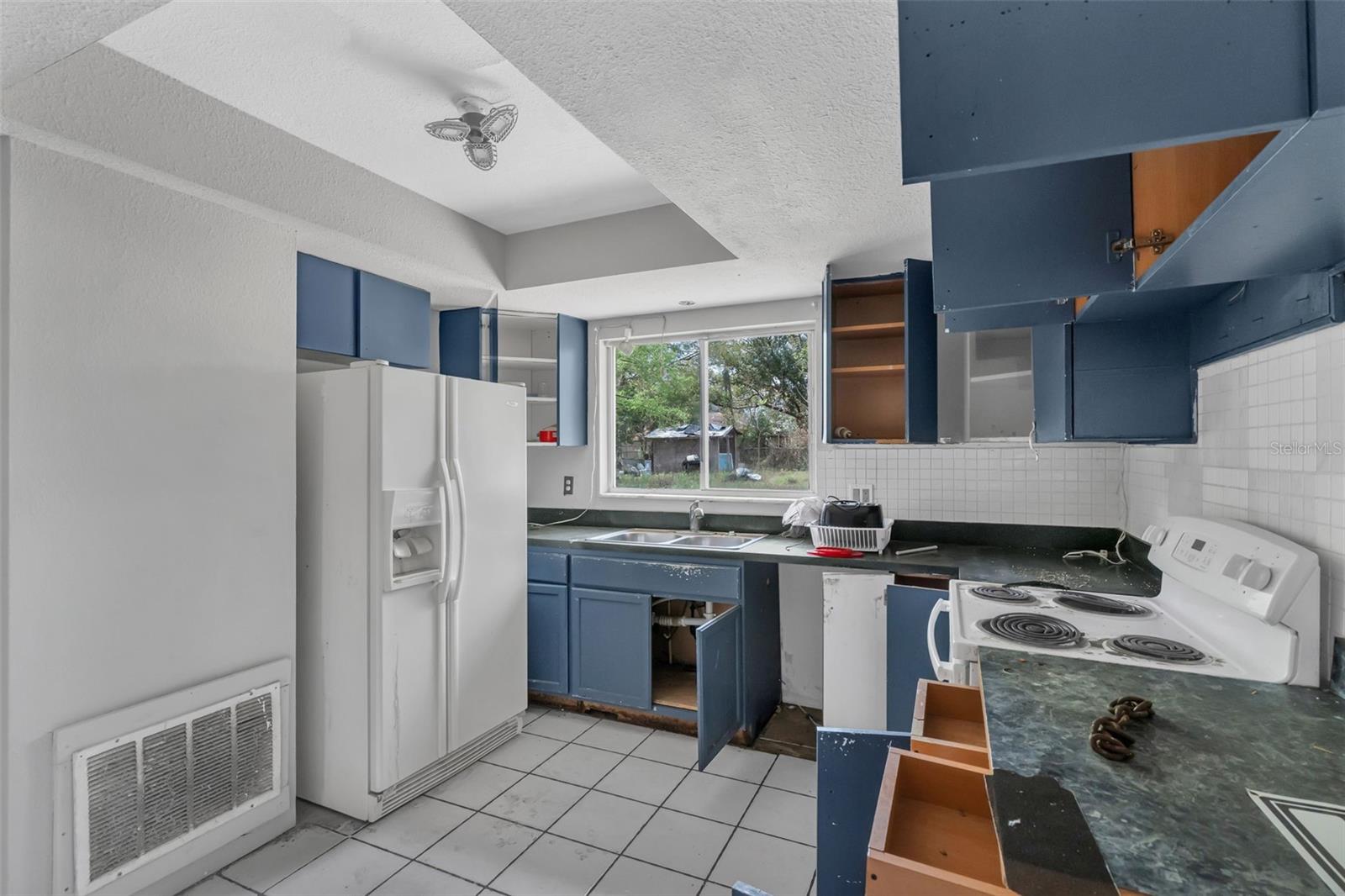 GLENN OAKS - Residential